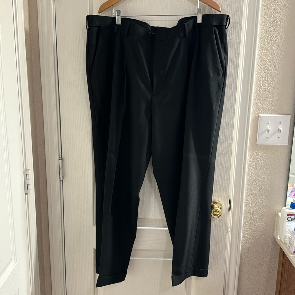 Van Huesen Men’s Pleated Slacks - Black